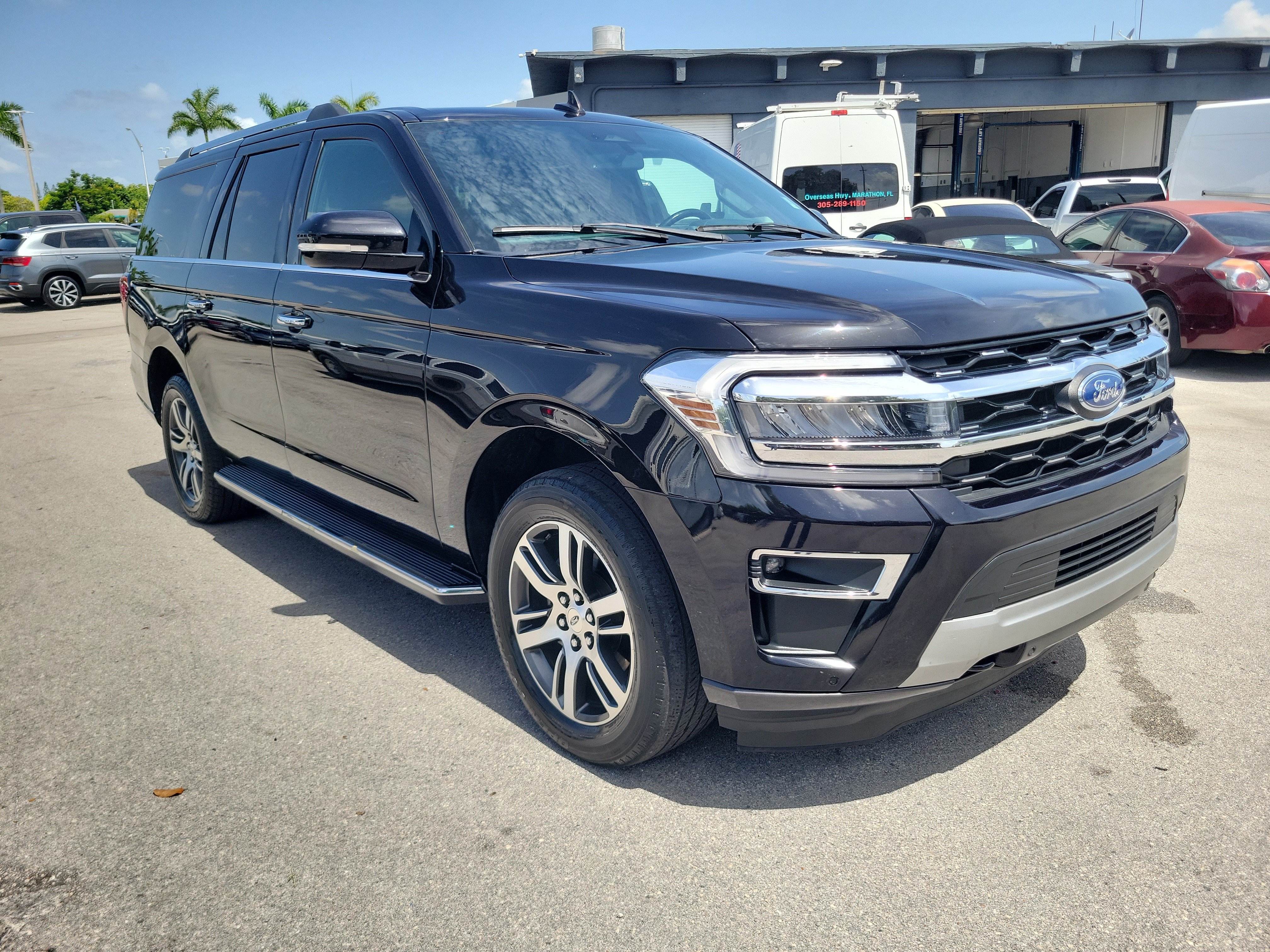 Used 2023 Ford Expedition Max Limited AWD/4WD image 3