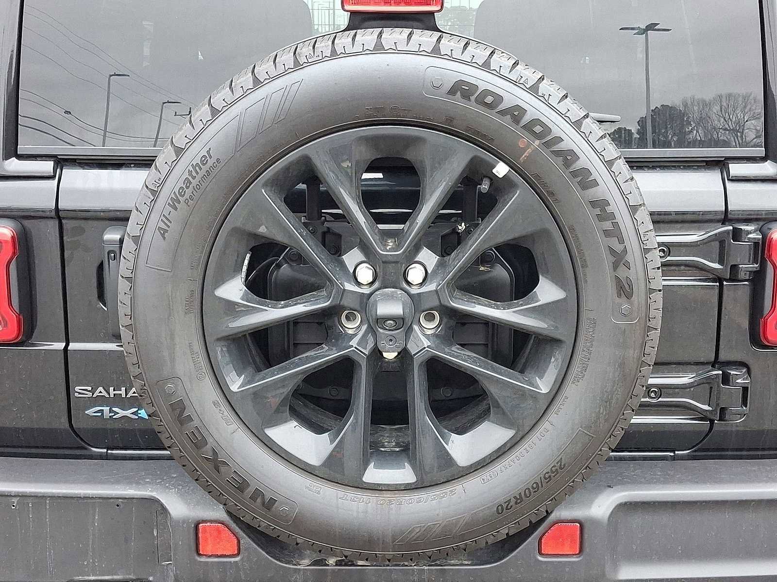 Used 2025 Jeep Wrangler Sahara image 37