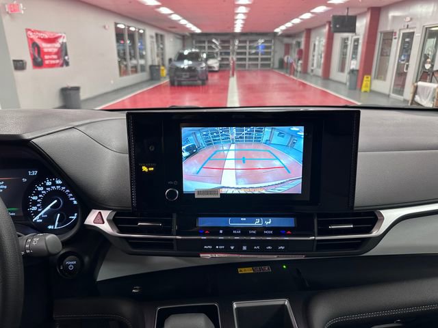 Used 2026 Toyota Sienna LE image 21