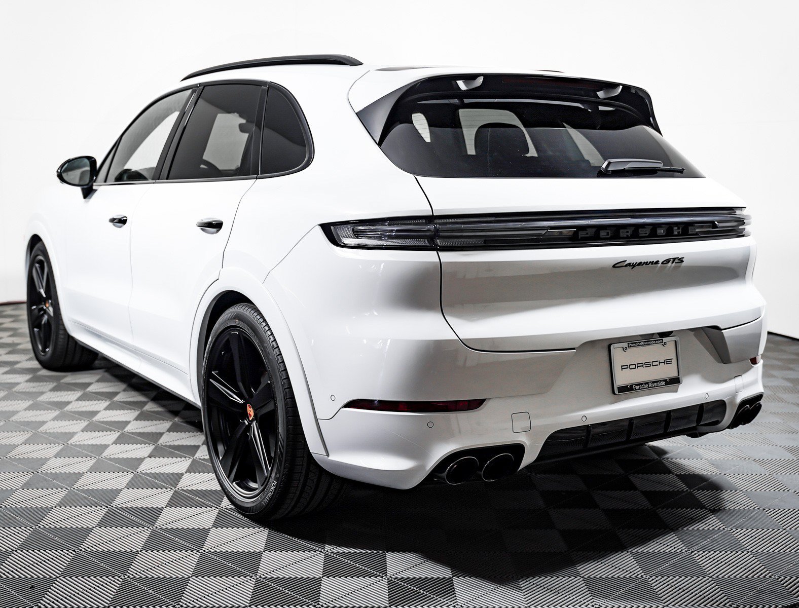 Certified 2025 Porsche Cayenne GTS AWD/4WD image 3