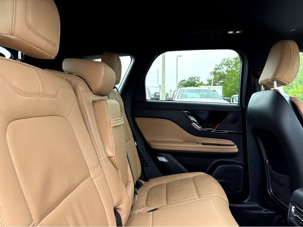 Used 2023 Lincoln Corsair Reserve FWD image 11