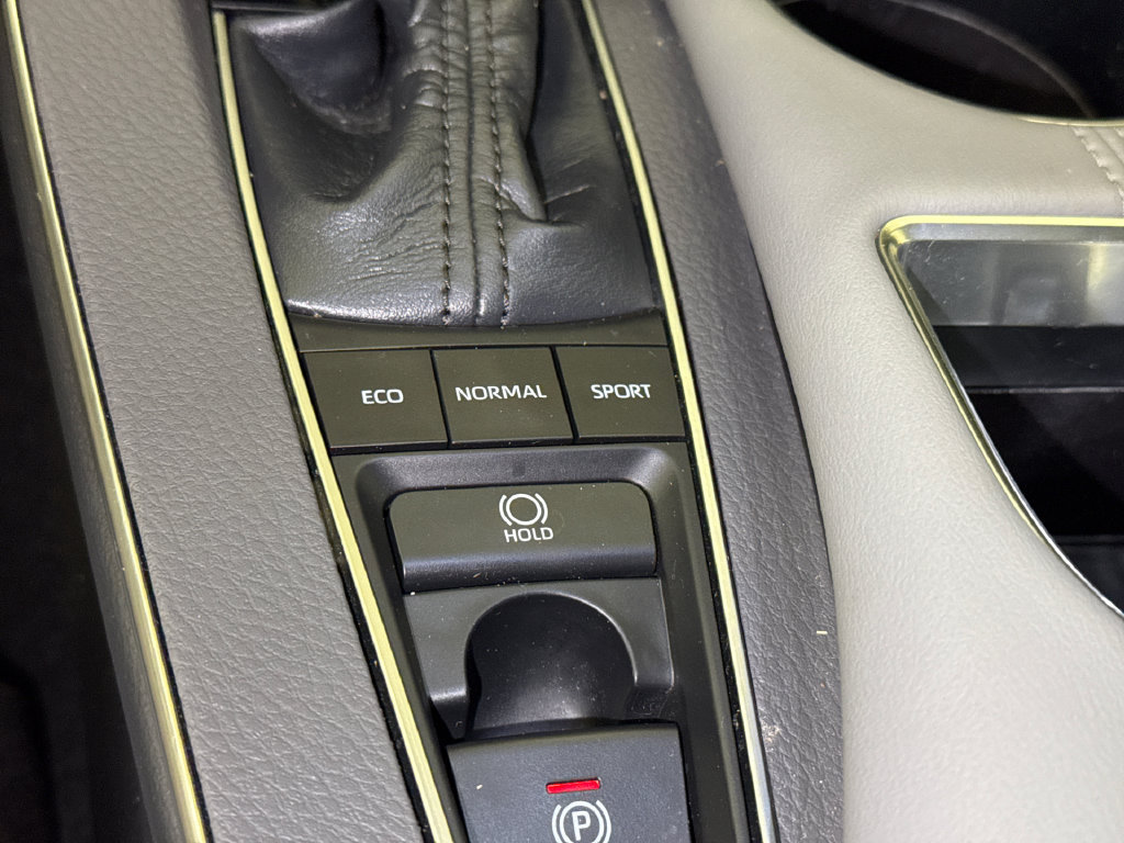 Used 2020 Toyota Avalon XLE FWD image 32
