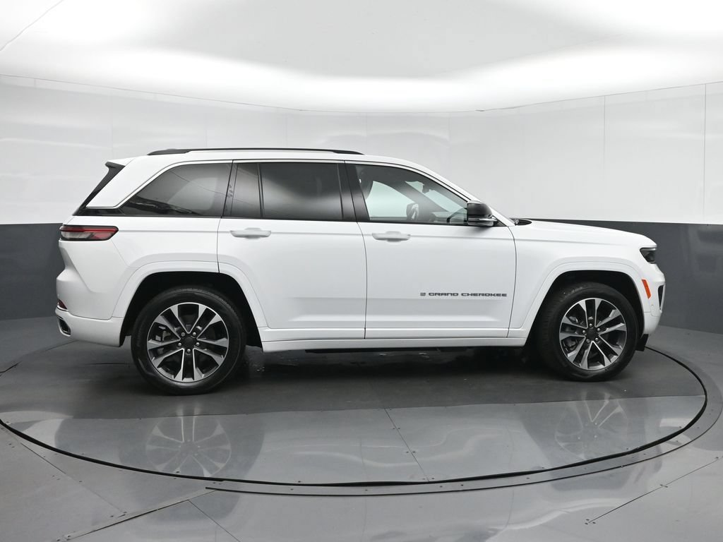 Used 2023 Jeep Grand Cherokee Overland w/ Advanced Protech Group III AWD/4WD image 8