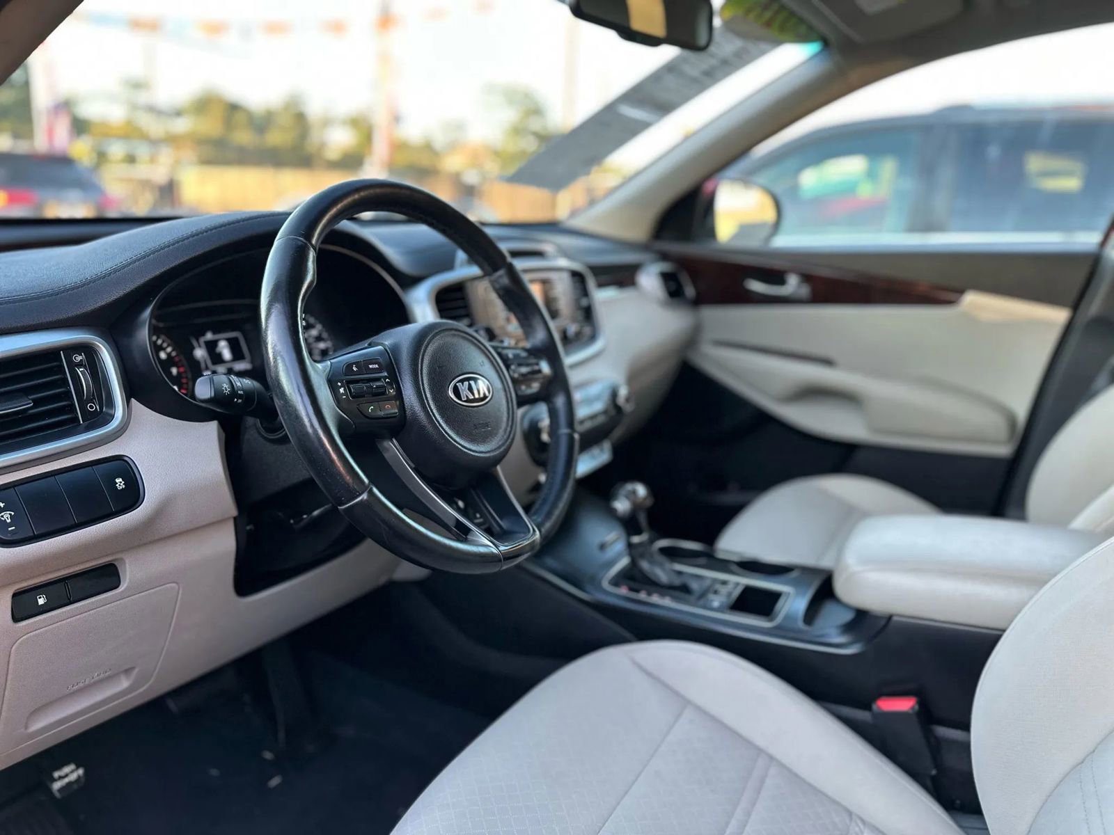 Used 2016 Kia Sorento LX w/ LX Convenience Package image 9