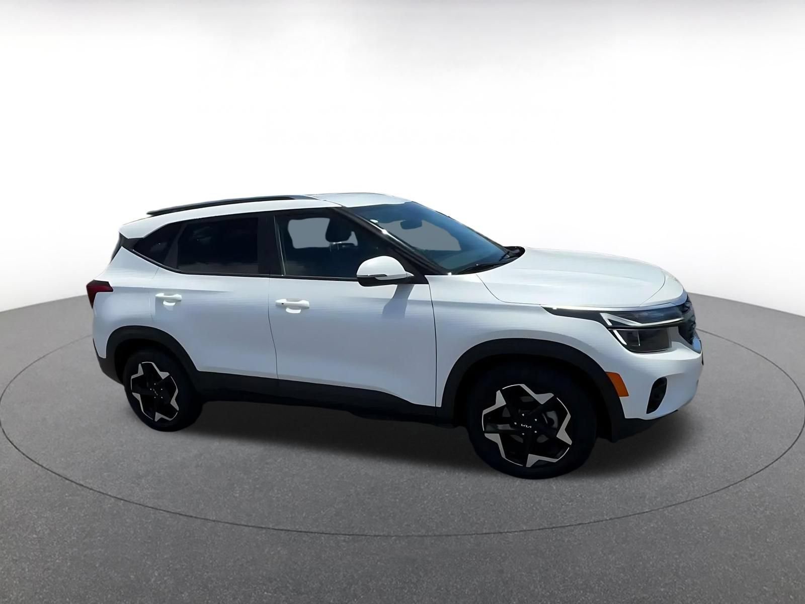 Used 2025 Kia Seltos S FWD image 2