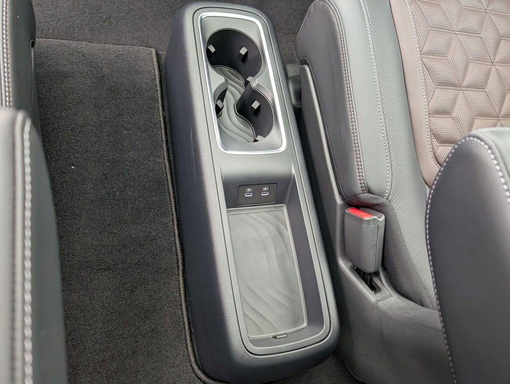 Used 2025 Nissan Armada Platinum image 46