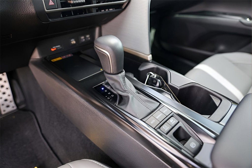 Used 2025 Toyota Camry SE w/ Convenience Package image 20