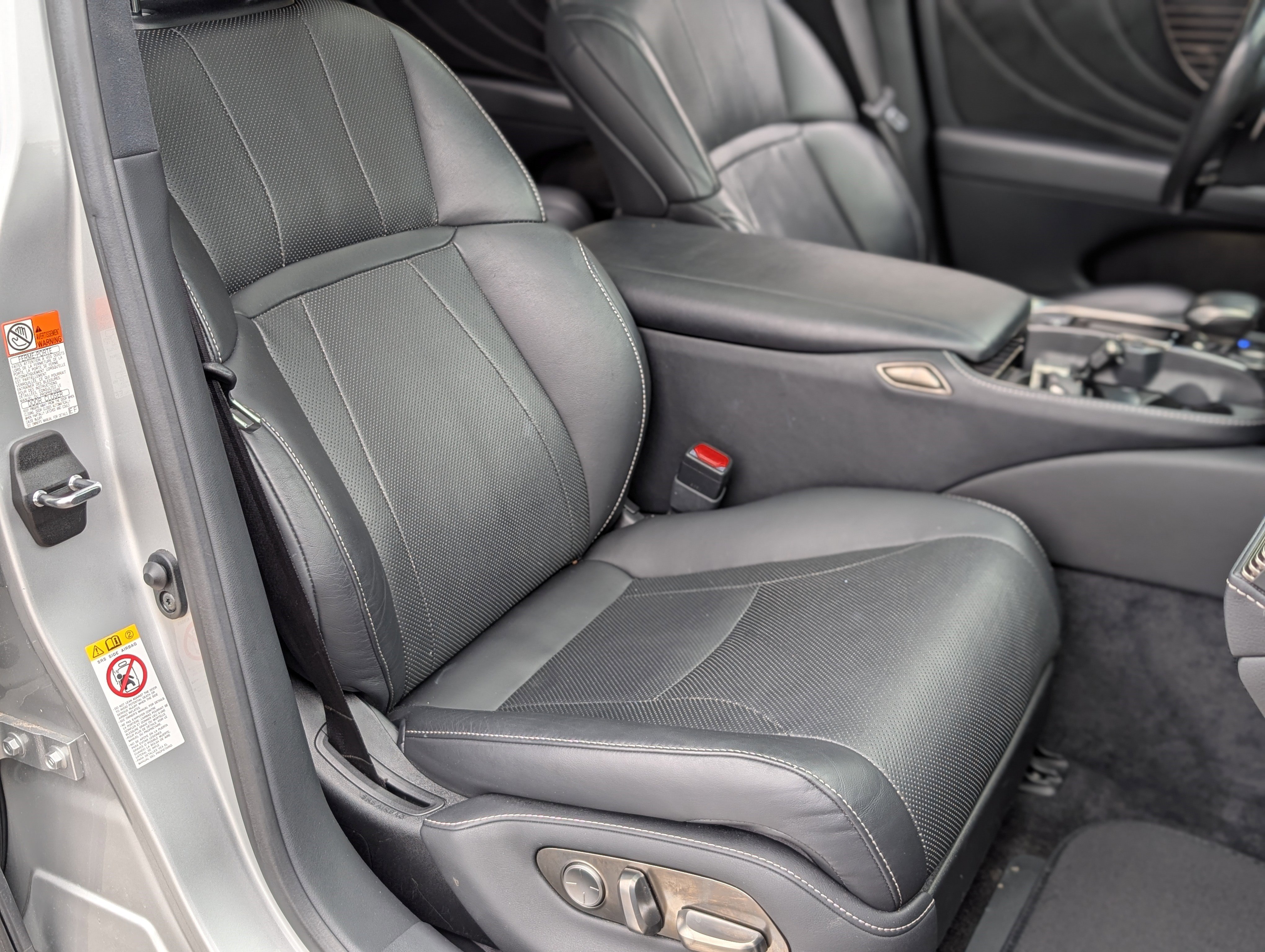 Used 2019 Lexus LS 500h AWD image 22