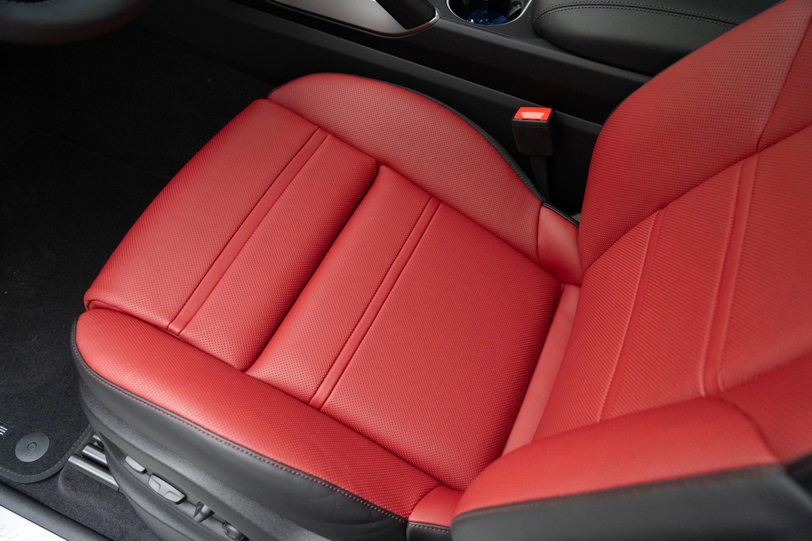 New 2026 Porsche Cayenne Coupe image 16