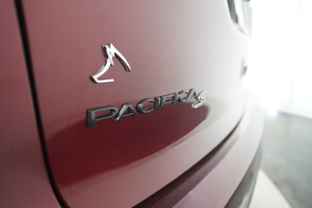 Used 2020 Chrysler Pacifica Touring-L Plus w/ S Appearance Package FWD image 34