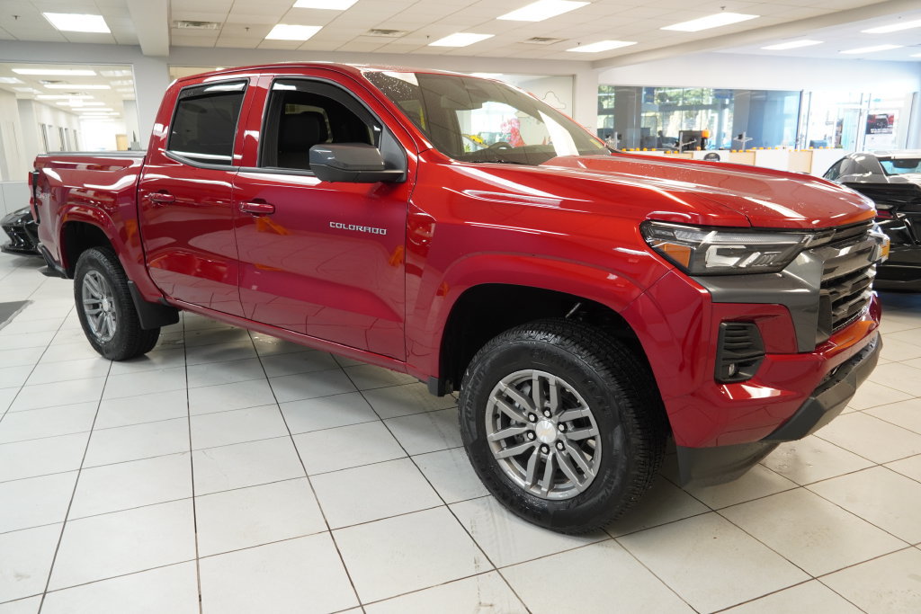 Used 2025 Chevrolet Colorado LT w/ LT Convenience Package AWD/4WD image 14