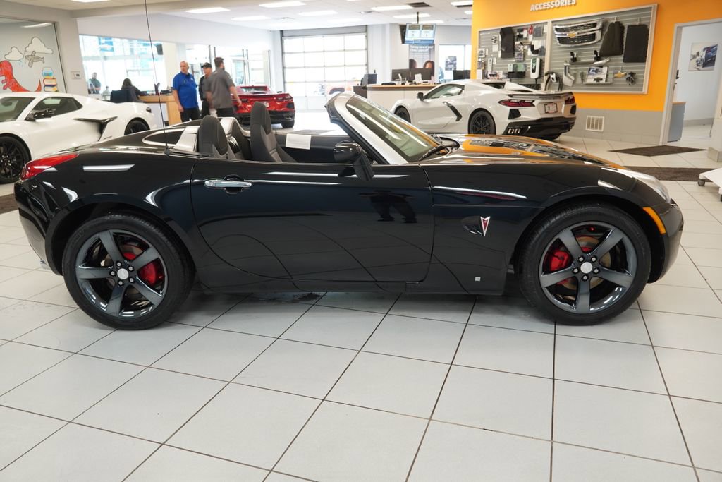 Used 2007 Pontiac Solstice Convertible RWD image 10