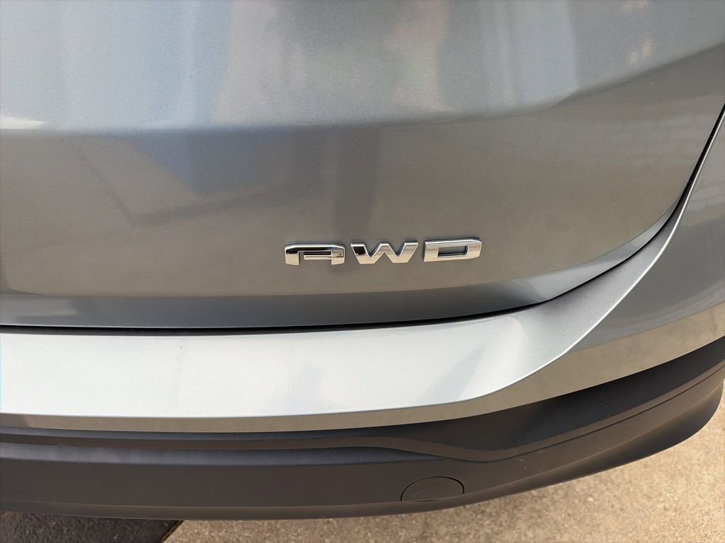 Used 2024 GMC Terrain SLE image 9