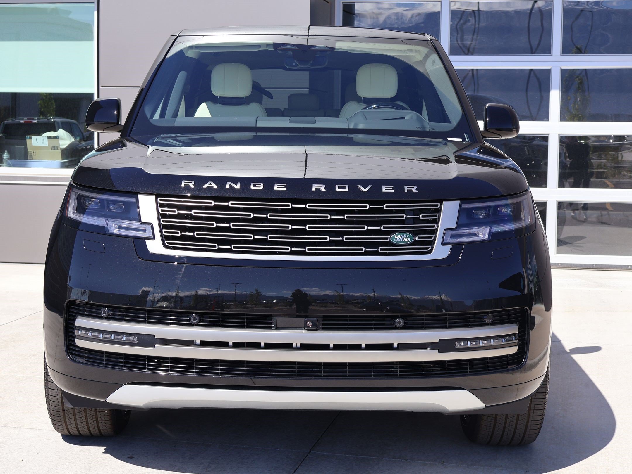 New 2026 Land Rover Range Rover SE AWD/4WD image 2