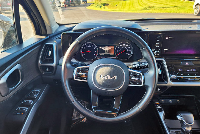 Used 2022 Kia Sorento S w/ Panoramic Sunroof Package AWD/4WD image 7