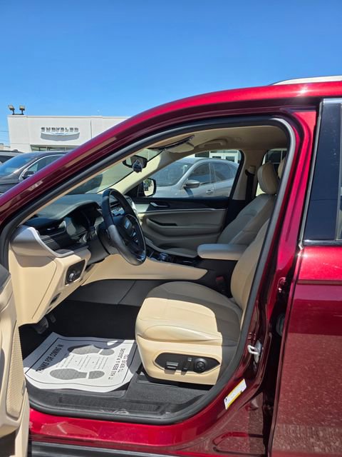 Used 2022 Jeep Grand Cherokee L Limited AWD/4WD image 14