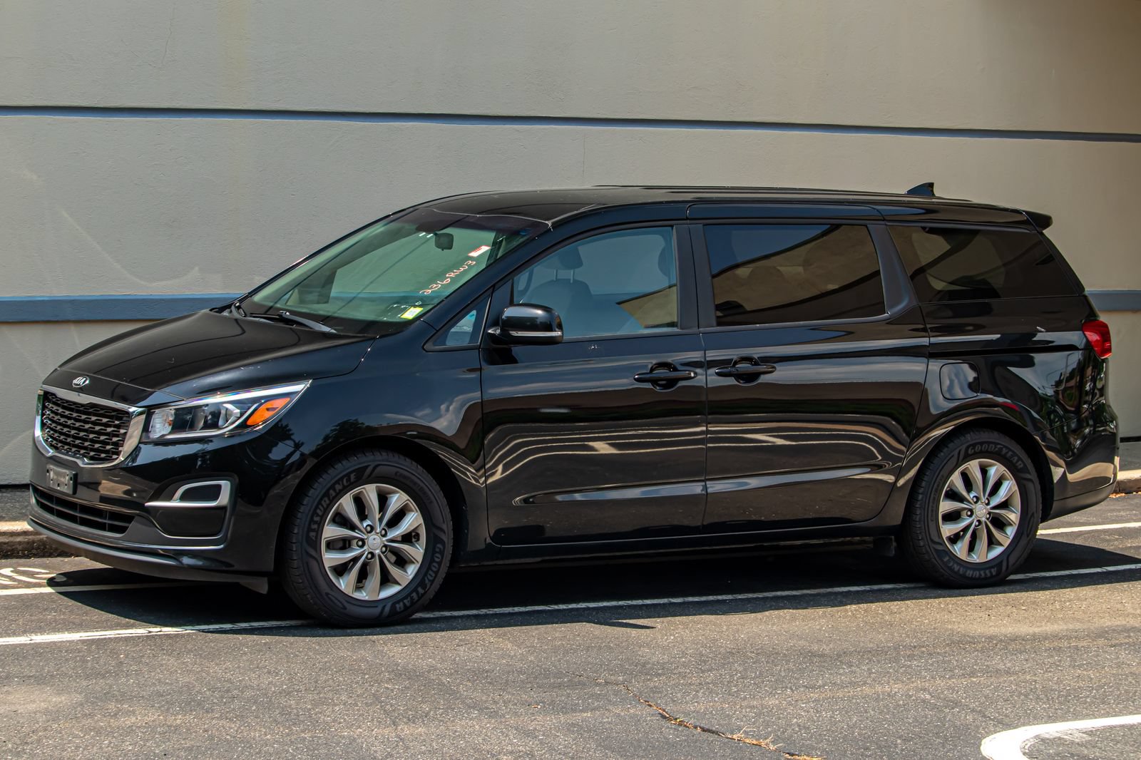 Used 2020 Kia Sedona LX FWD image 5