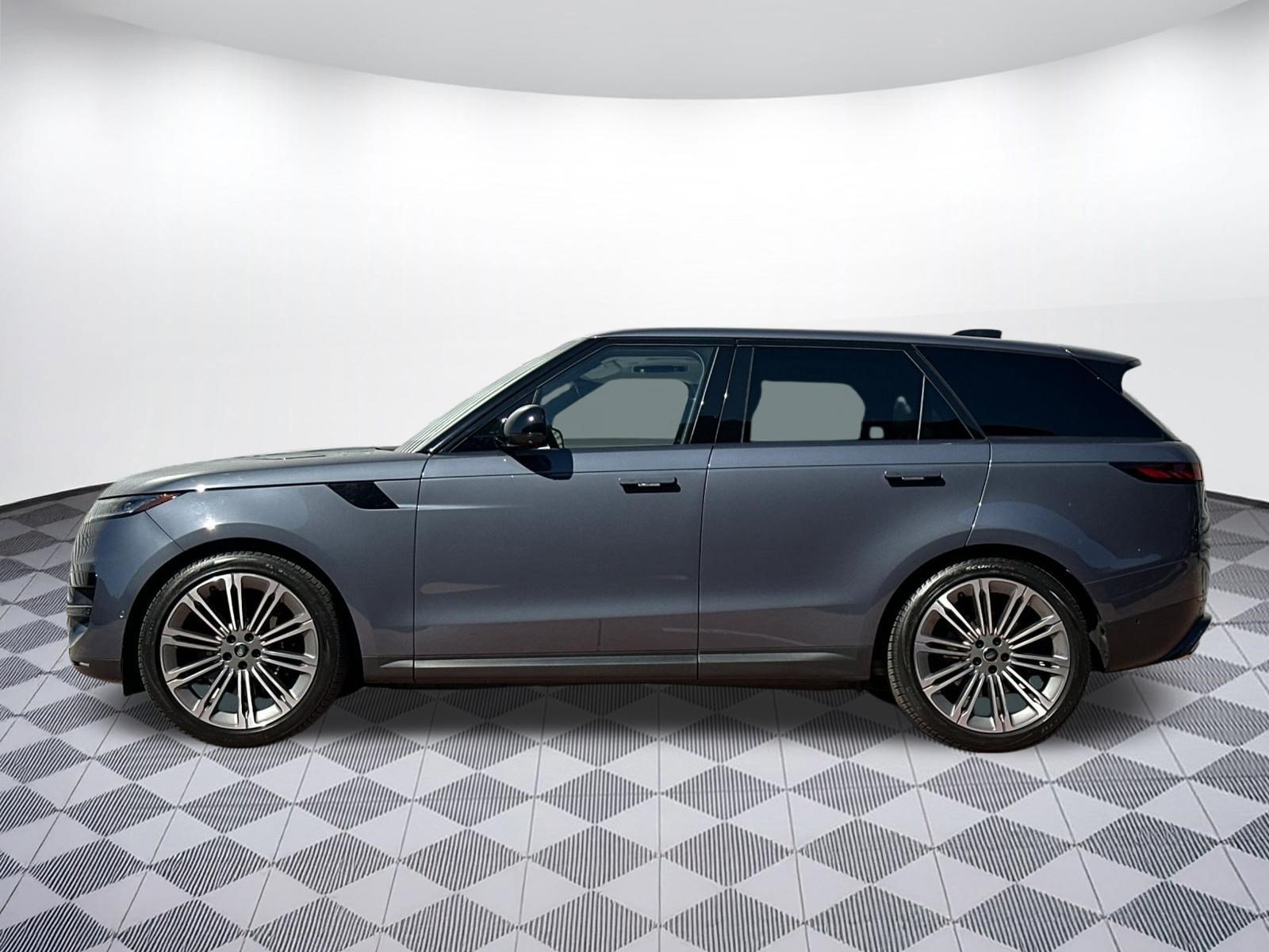 Used 2024 Land Rover Range Rover Sport SE AWD/4WD image 2