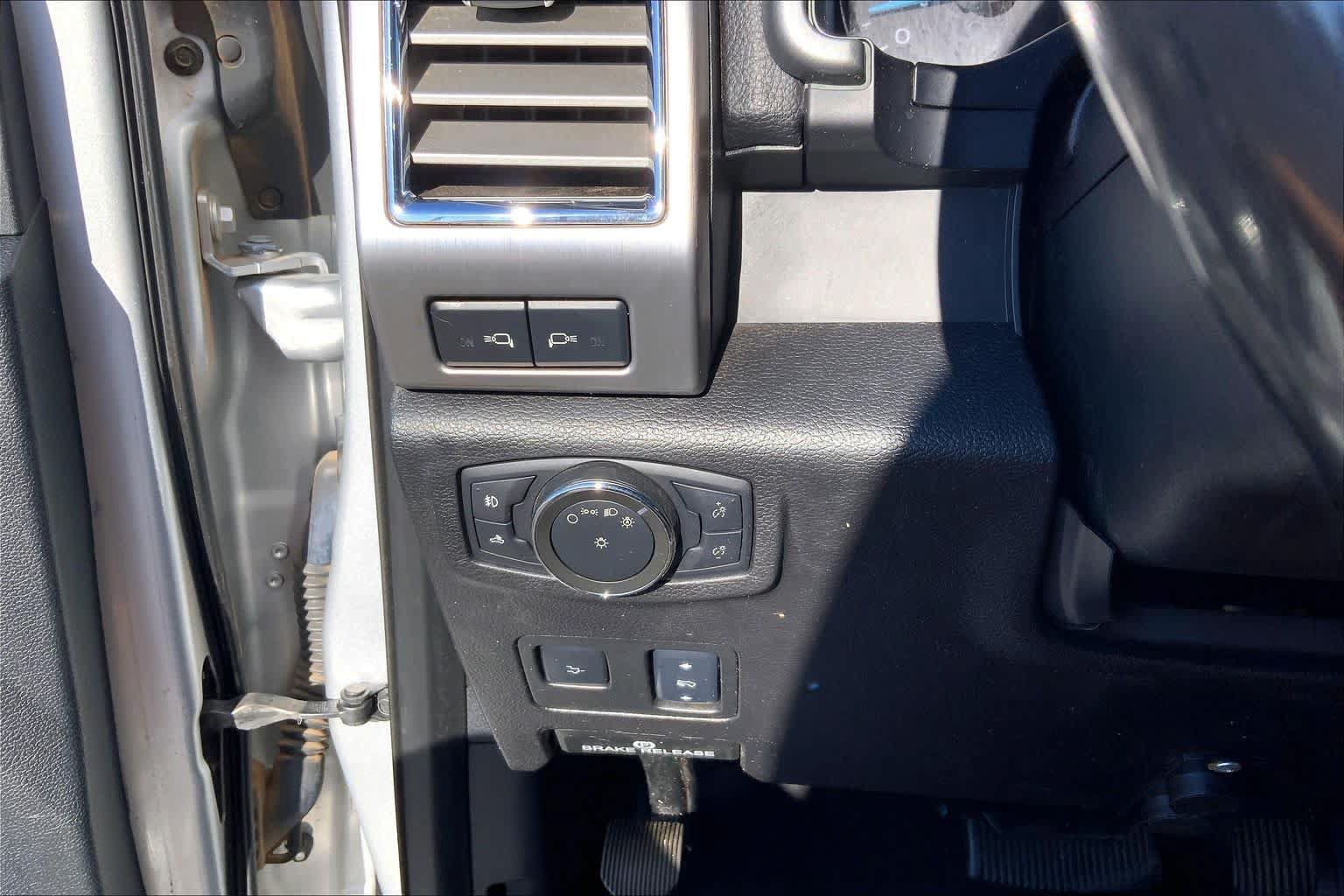 Used 2017 Ford F250 Platinum w/ Platinum Ultimate Package AWD/4WD image 36