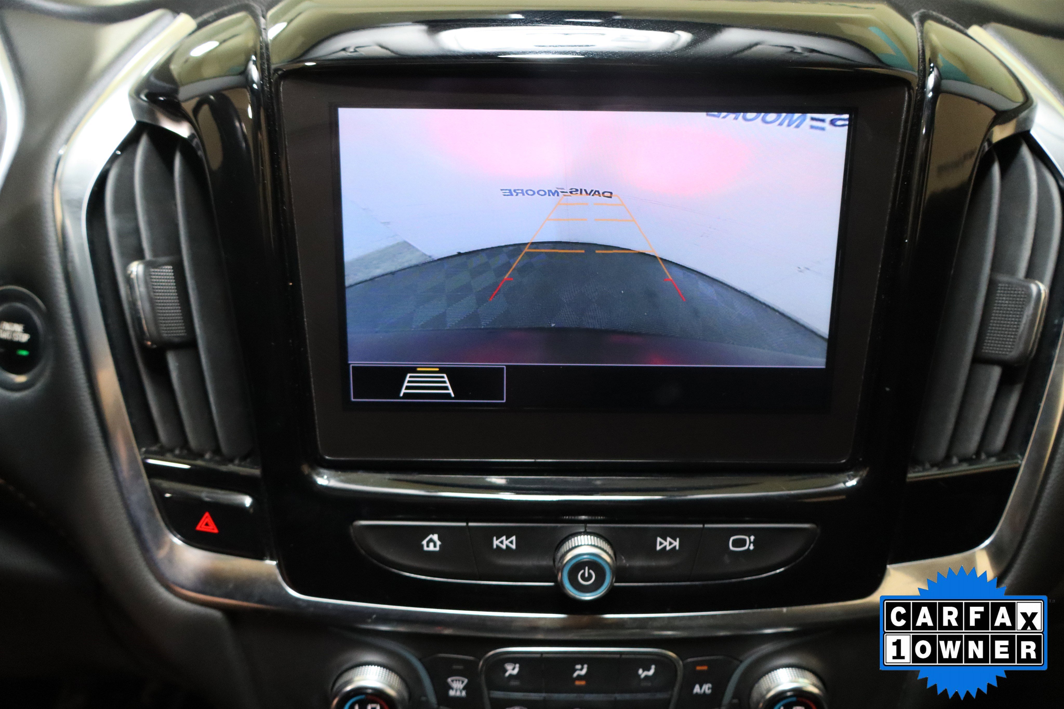 Used 2021 Chevrolet Traverse LT FWD image 25