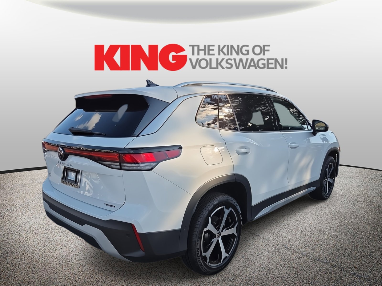 New 2025 Volkswagen Tiguan SE image 7