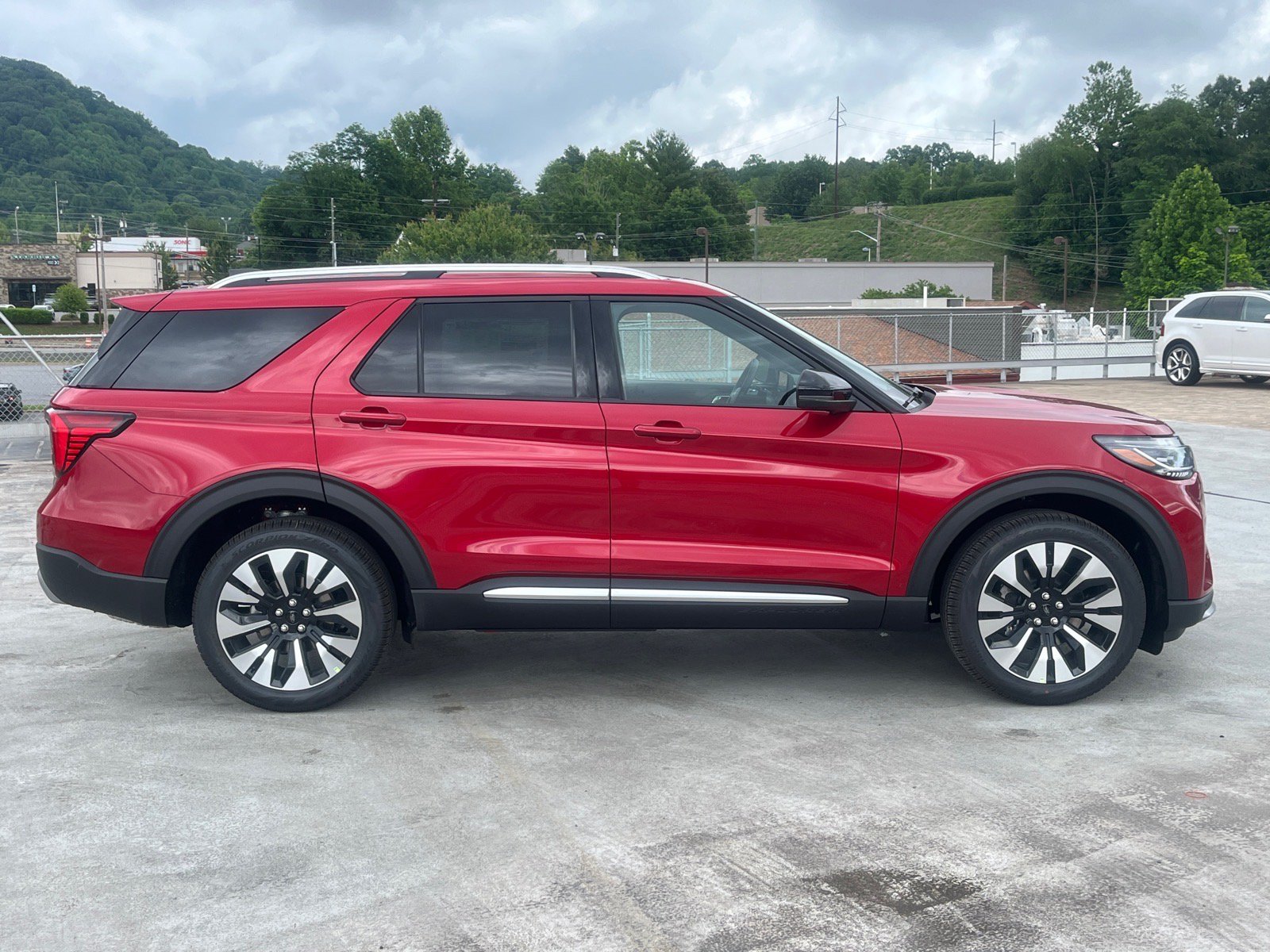 New 2026 Ford Explorer Platinum w/ LUX Leather Package AWD/4WD image 2
