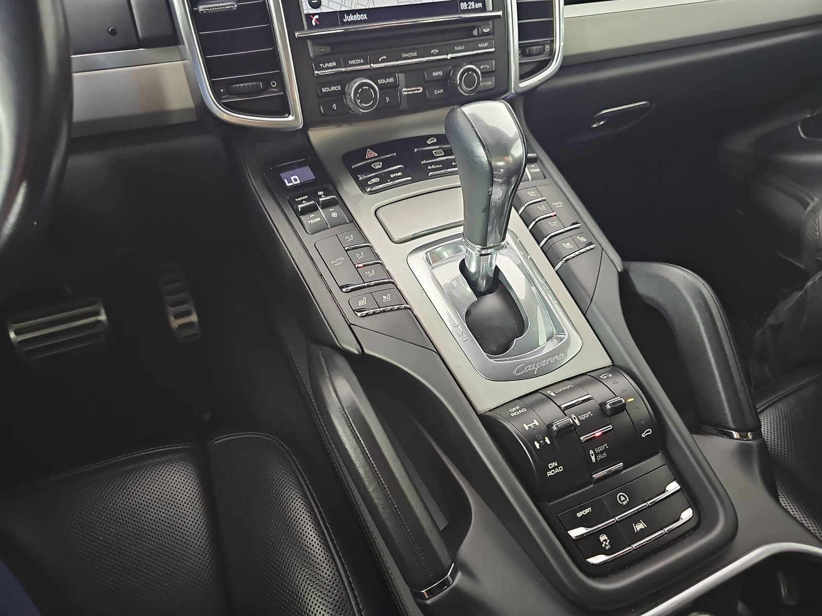 Used 2015 Porsche Cayenne Turbo AWD/4WD image 23