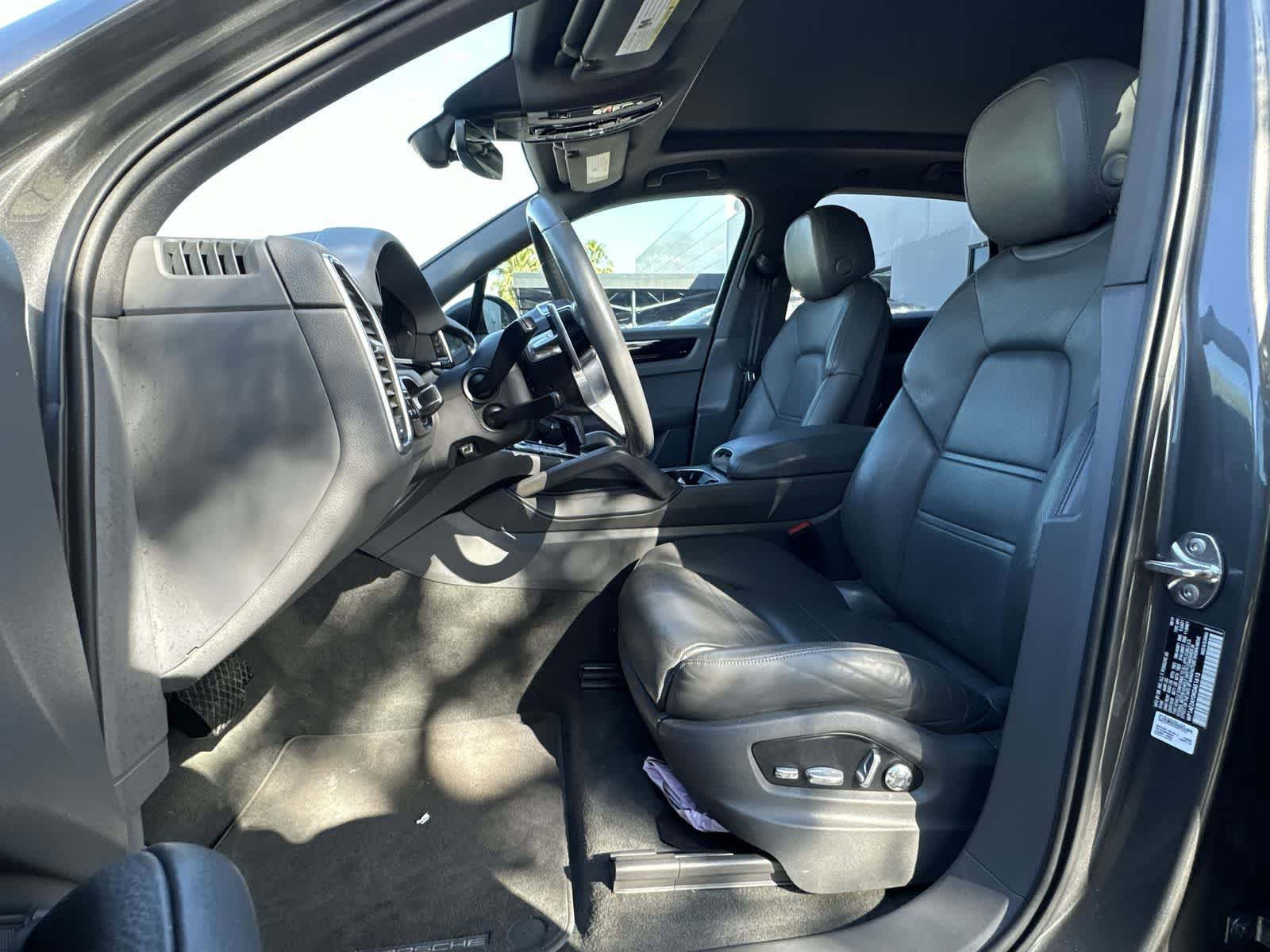 Used 2019 Porsche Cayenne E-Hybrid AWD/4WD image 3