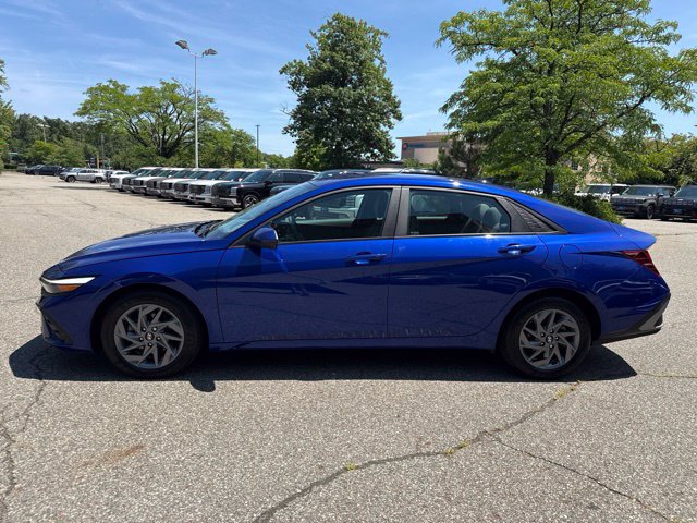 Used 2024 Hyundai Elantra SEL FWD image 3