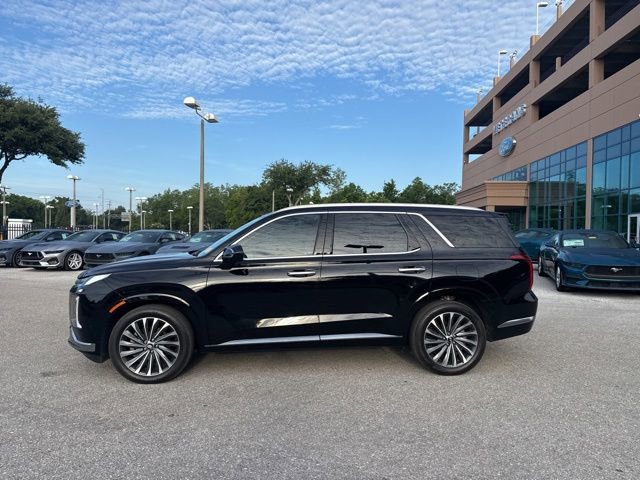 Used 2025 Hyundai Palisade Calligraphy FWD image 2