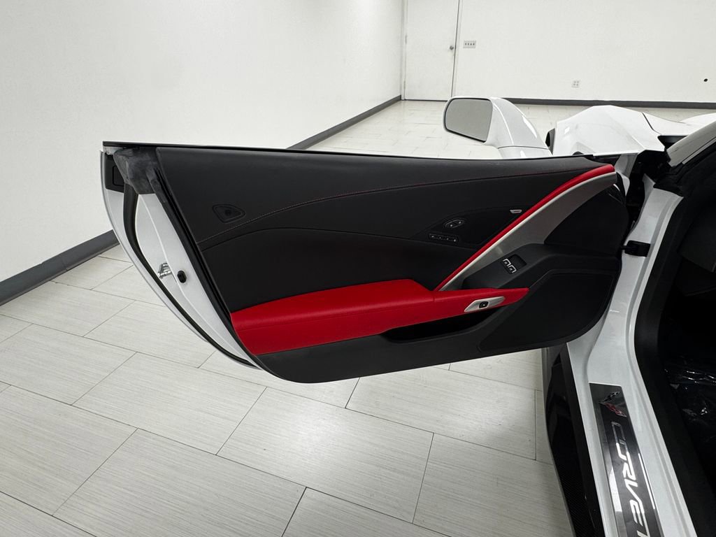 Used 2015 Chevrolet Corvette Z06 w/ 3LZ Preferred Equipment Group image 17