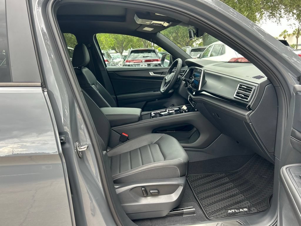 New 2026 Volkswagen Atlas Cross Sport SEL R-Line AWD/4WD image 40