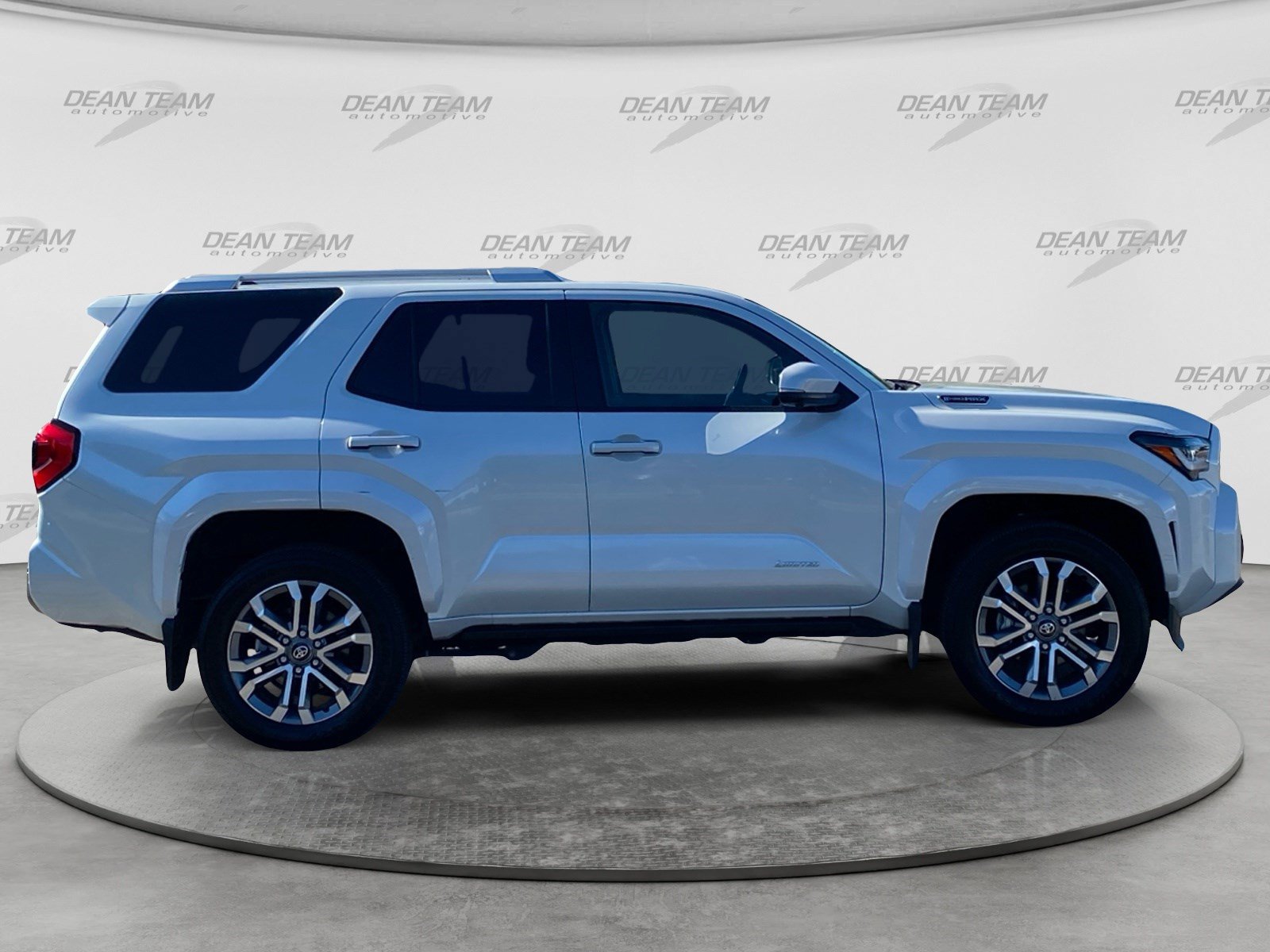 Used 2025 Toyota 4Runner Limited AWD/4WD image 9