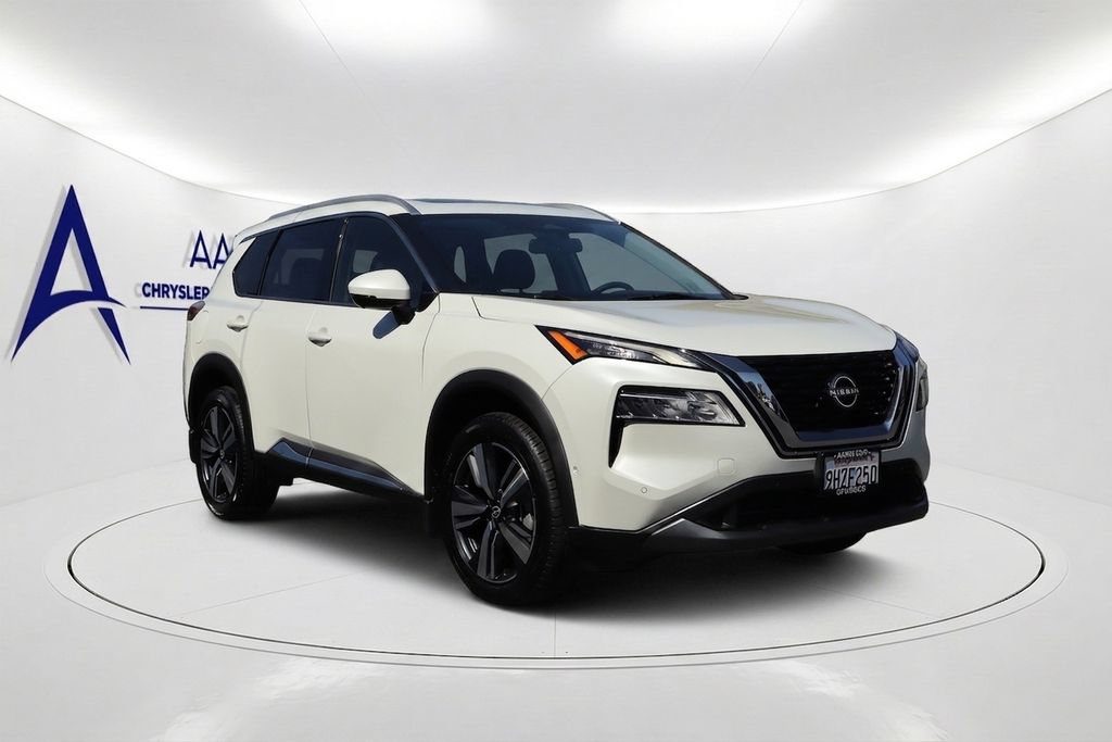 Used 2023 Nissan Rogue SL w/ SL Premium Package FWD image 3