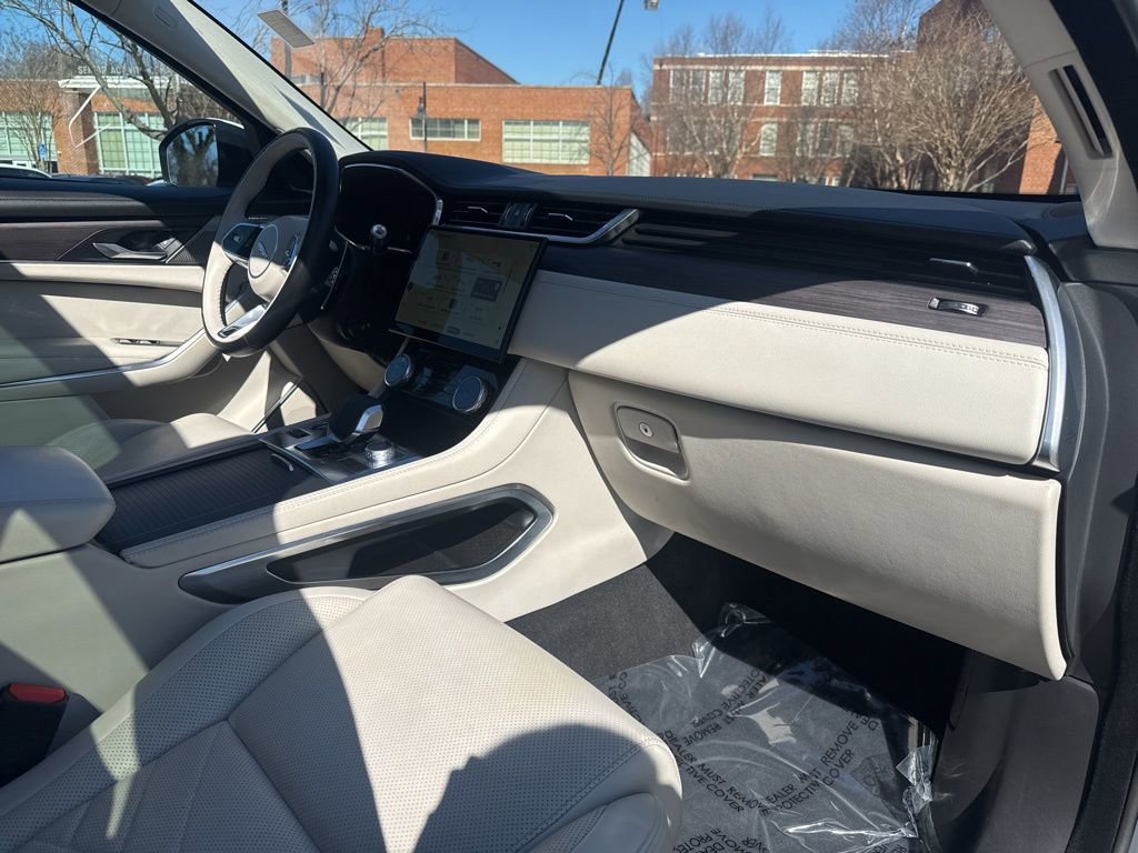 Used 2021 Jaguar F-PACE S image 32