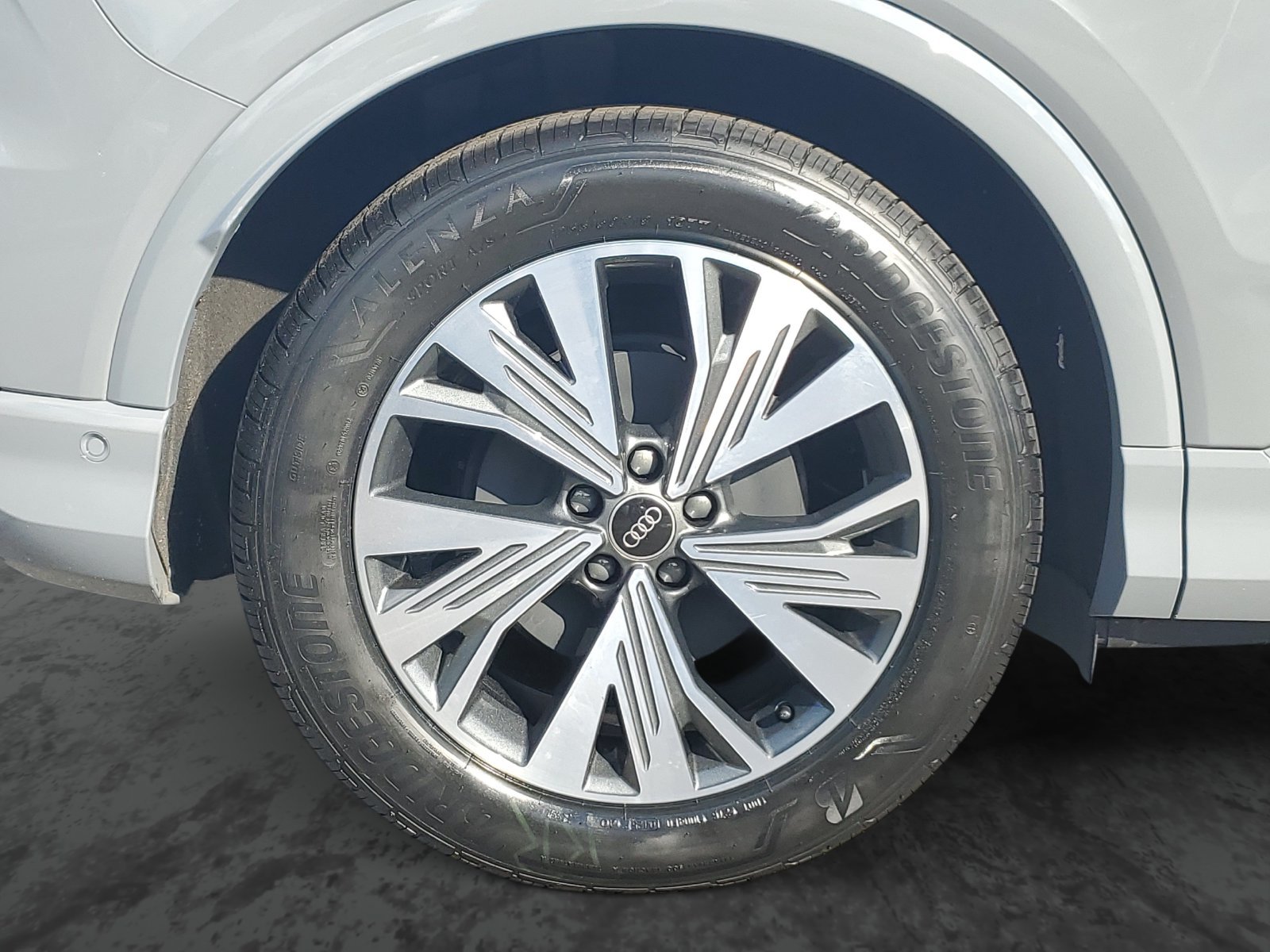 Used 2024 Audi Q4 e-tron Premium Plus w/ Premium Plus RWD image 6