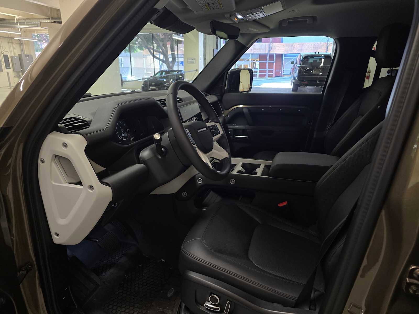 Used 2025 Land Rover Defender 130 S image 23