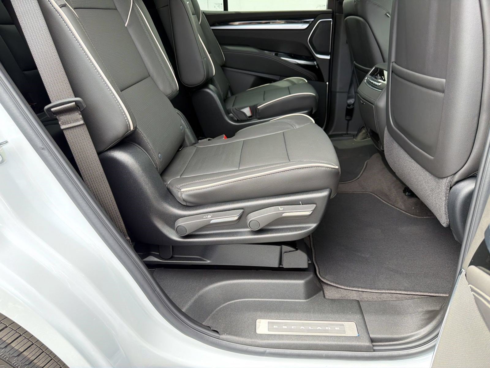 New 2026 Cadillac Escalade Sport w/ Touring Package AWD/4WD image 30