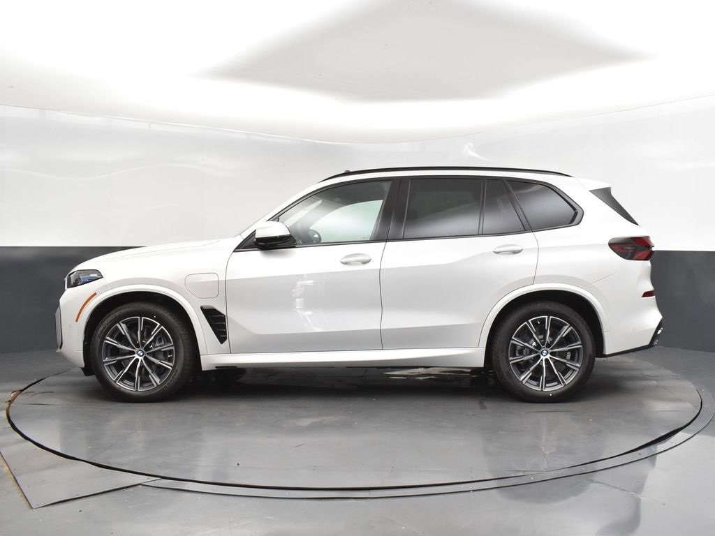 New 2026 BMW X5 xDrive50e image 3
