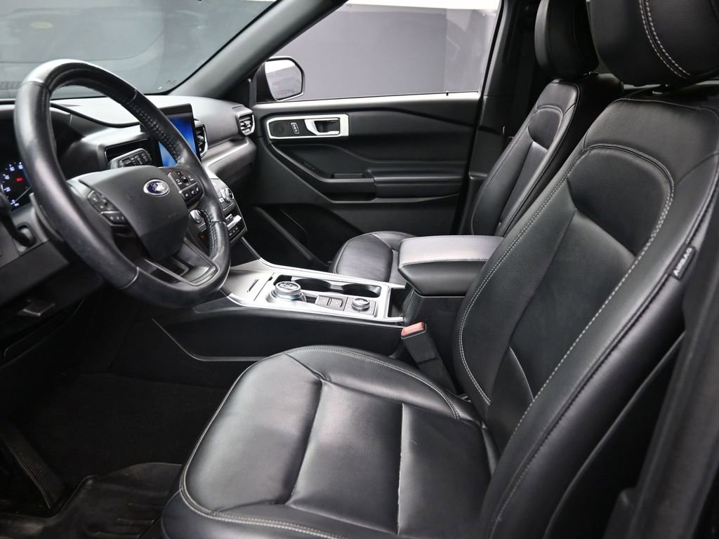 Used 2020 Ford Explorer XLT w/ Equipment Group 202A image 14
