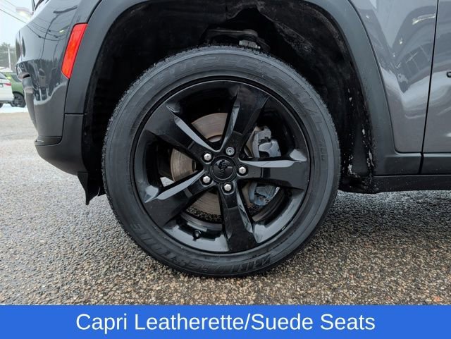 Used 2023 Jeep Grand Cherokee L Laredo image 36