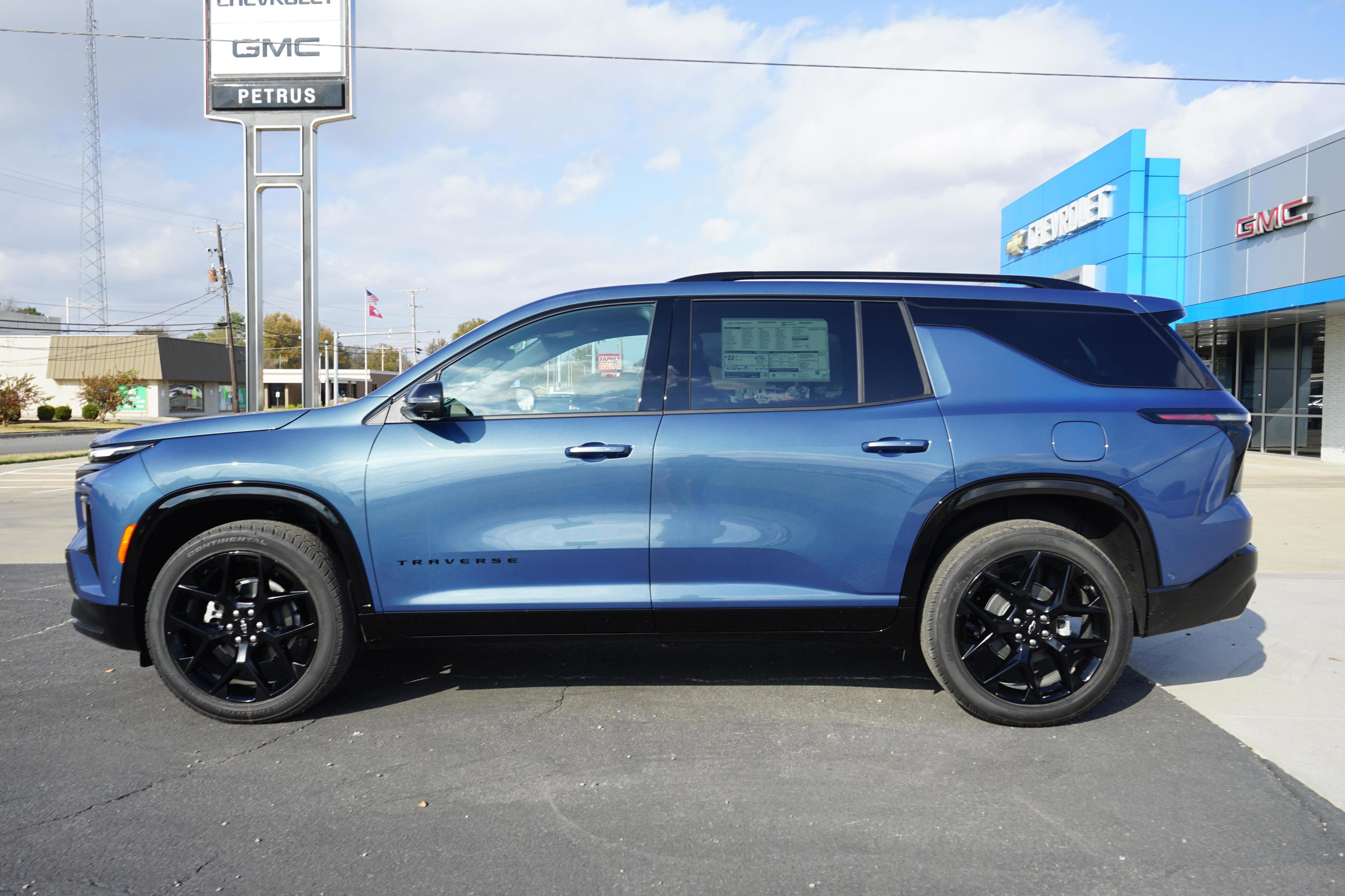 New 2026 Chevrolet Traverse RS image 2