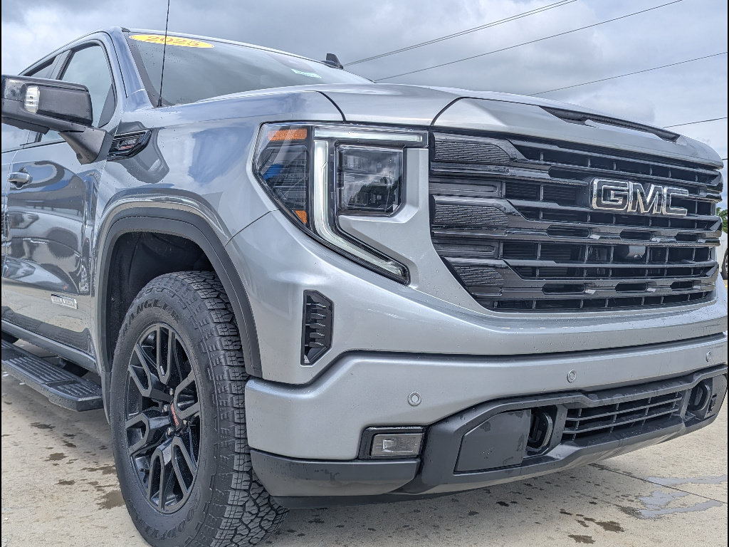 Used 2025 GMC Sierra 1500 Elevation w/ Elevation Premium Package AWD/4WD image 12
