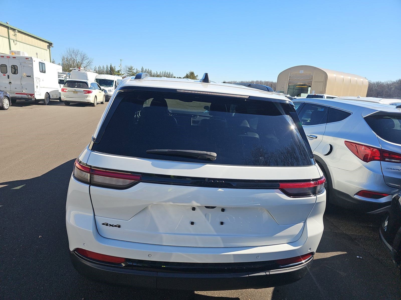 Used 2023 Jeep Grand Cherokee Altitude image 6