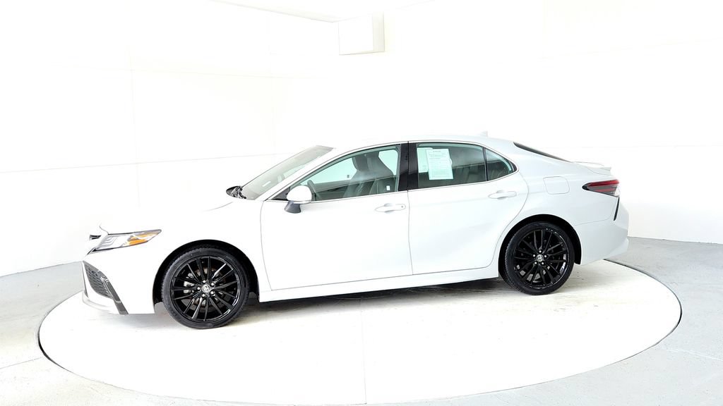 Used 2024 Toyota Camry XSE FWD image 3