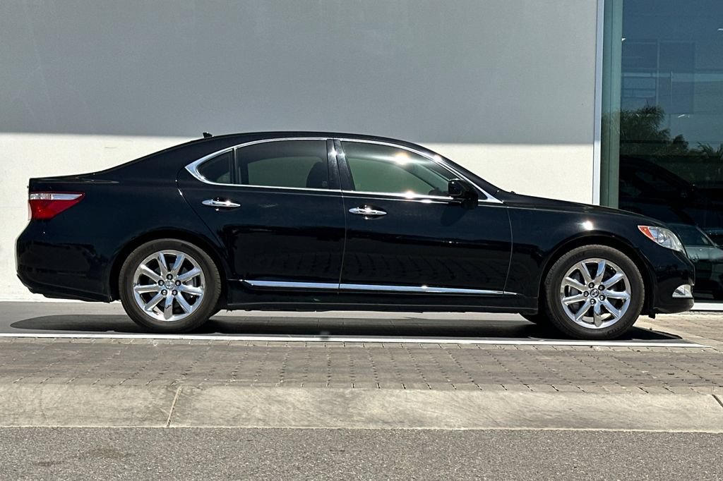 Used 2007 Lexus LS 460 RWD image 2