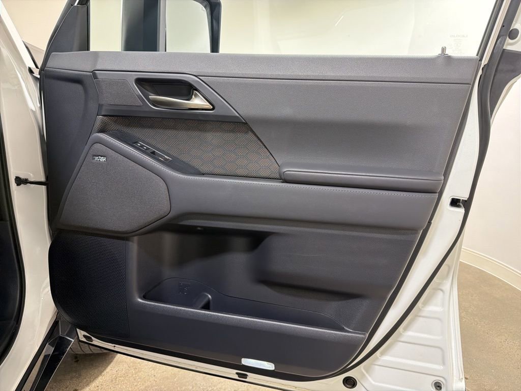 Used 2025 Lexus GX 550 w/ Accessory Package (2T) image 23