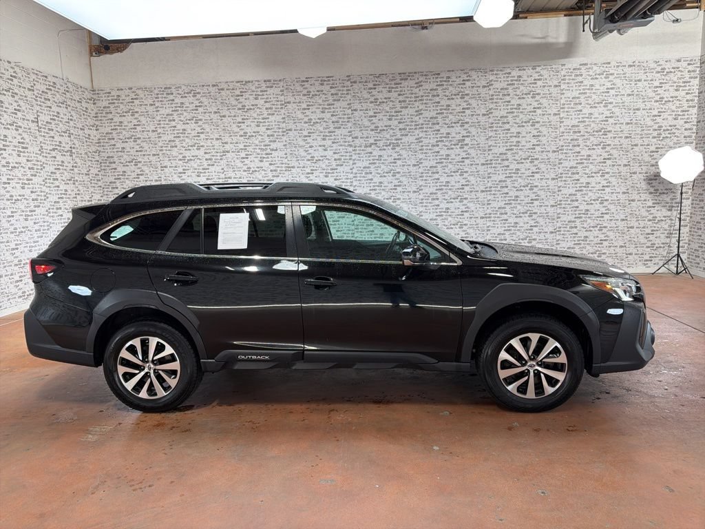 Used 2023 Subaru Outback Premium AWD/4WD image 8