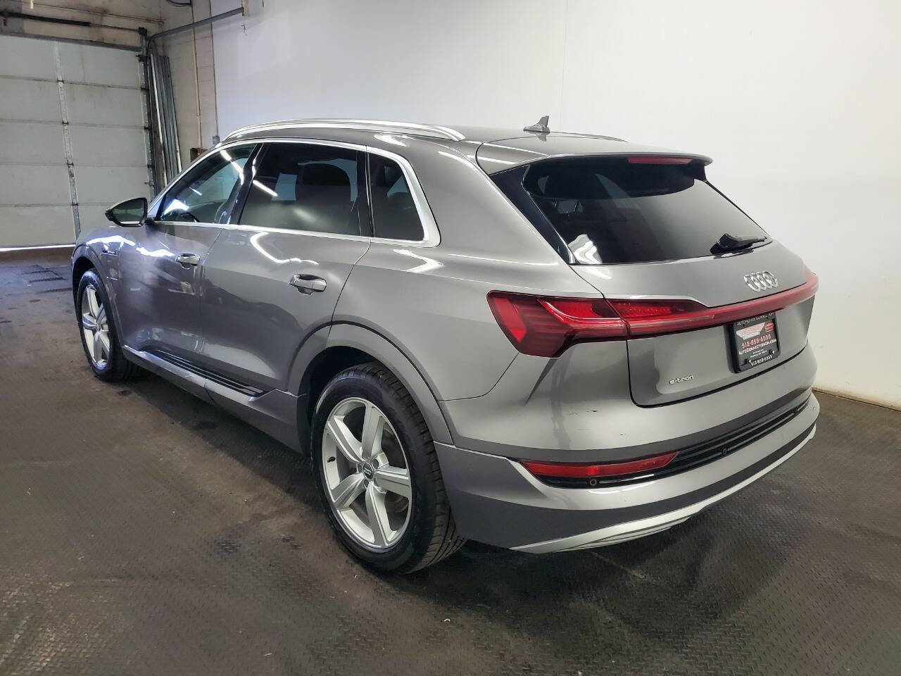 Used 2019 Audi e-tron Prestige w/ Prestige Package image 5