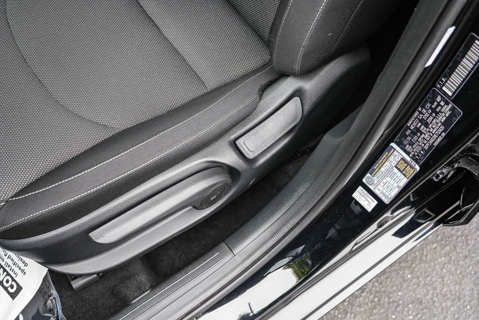 Used 2024 Kia Forte LXS w/ LXS Technology Package FWD image 19